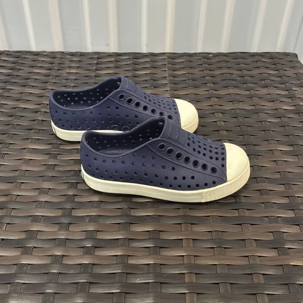 Native Jefferson shoes children’s size 8